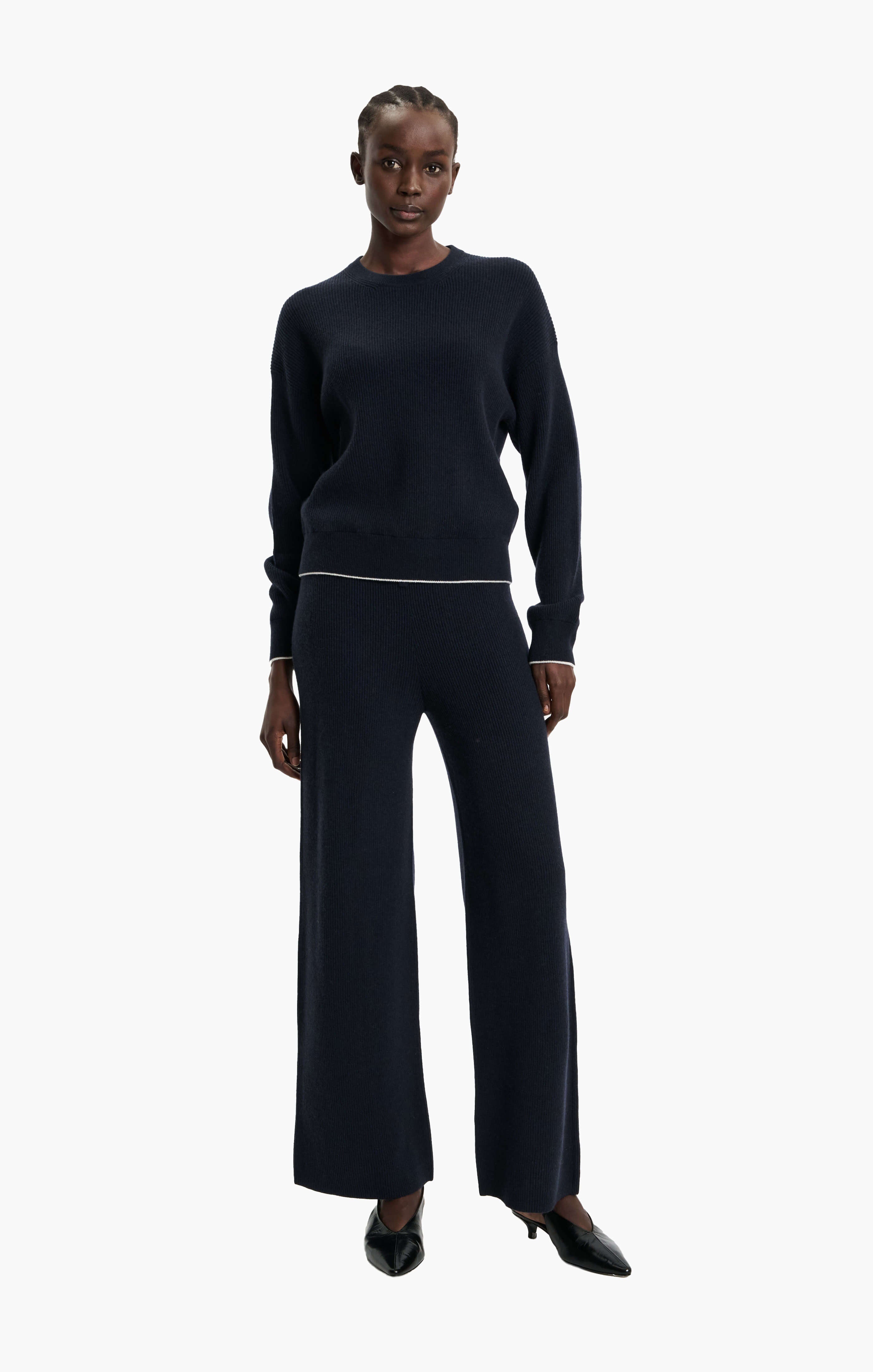 New Cornwall cashmere Sweater - Navy – styling shot