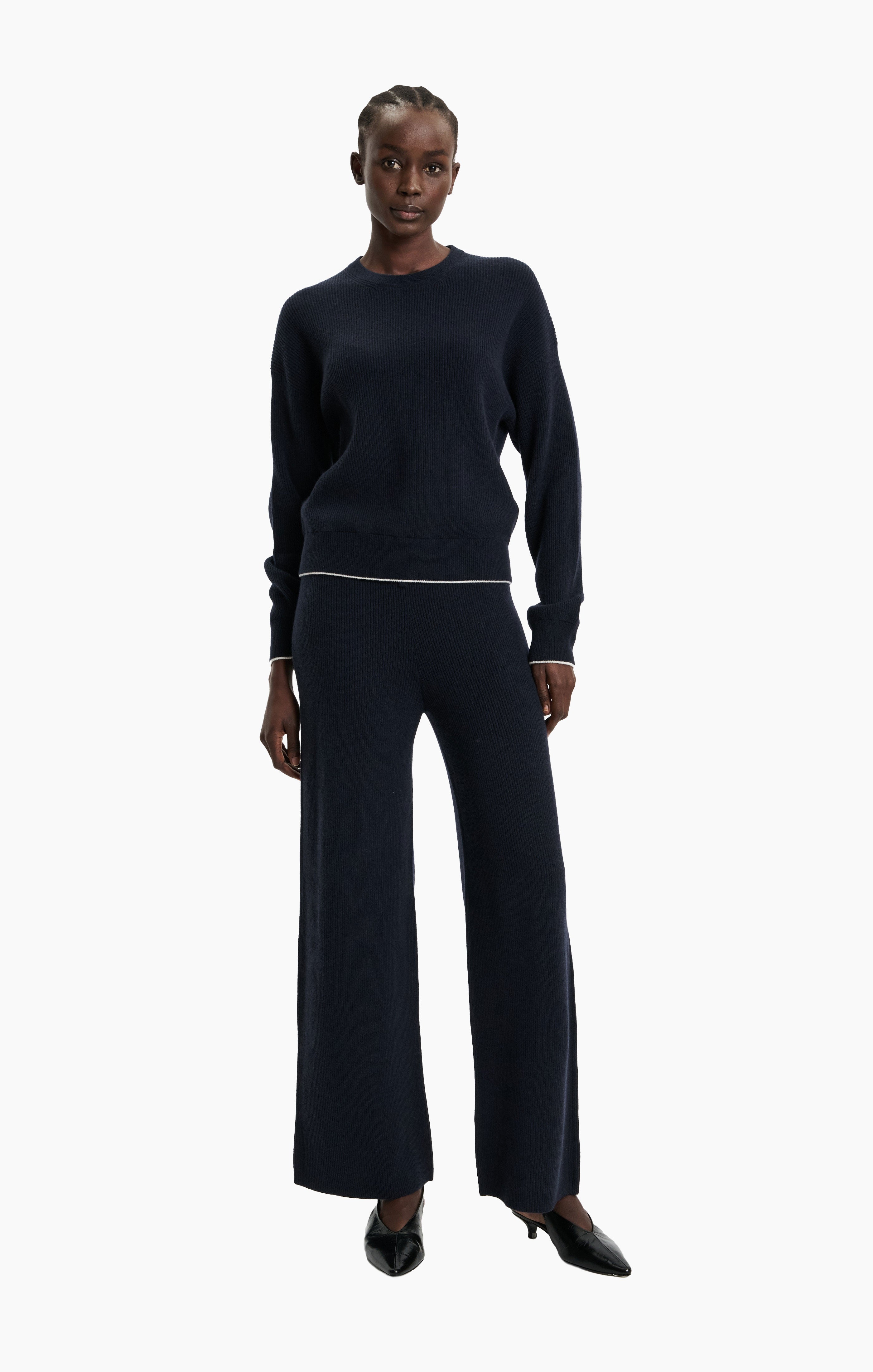 Beau cashmere Trousers - Navy – styling shot